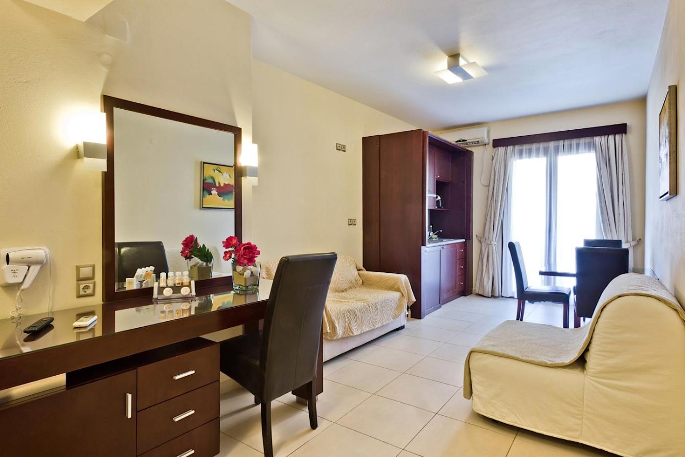 Socrates Hotel Apartments Karpathos Bagian luar foto