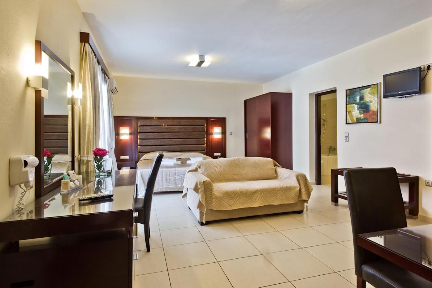 Socrates Hotel Apartments Karpathos Bagian luar foto